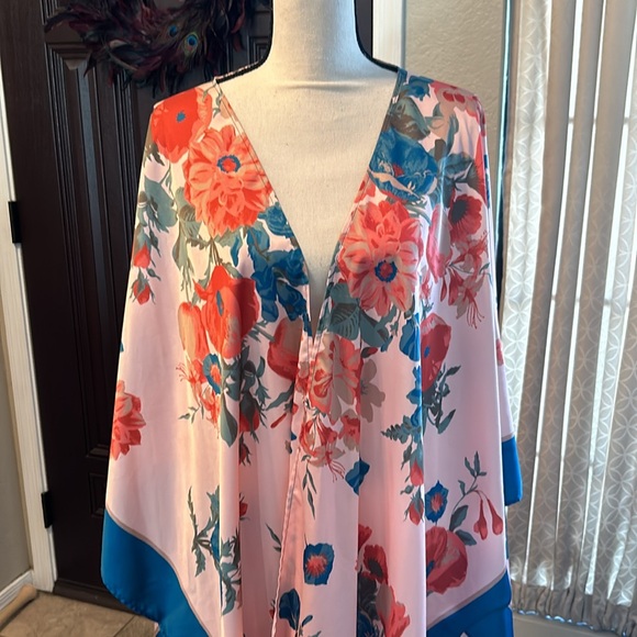 Nordstrom Pink and Blue Floral Wrap/Shawl One size - Picture 2 of 8